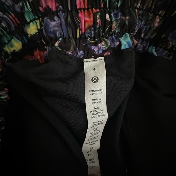 Lululemon Shorts, SZ 4 - Picture 3 of 3